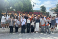 (互傳媒／林明佑報導)大葉大學應用日語學系帶領姐妹校日本國立宮崎大學的大學生前往成功高中，與高中生進行國際文化交流，不只是日本學生分享日本文化點滴，成功高中學生也向來自日本的新朋友介紹溪湖糖廠，並且一同實地走訪，感受在地文化特色。▲台日師生開心在溪湖糖廠內 ...(略)