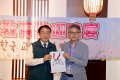 (大成報/杜忠聰報導)為深化台韓教育交流與合作，台南市政府與教育部高級中等以下學校國際教育交流聯盟於5日熱情接待韓國教育旅行師長參訪團一行20人蒞臨台南。參訪團由大邱廣域市教育廳代表及韓國各級中小學校長組成，盼深化雙邊教育與文化交流。台南市長黃偉哲傍晚特別 ...(略)