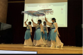 中華新聞網/記者施春瑛為拓展學生國際視野，九份子國中小校長康晉源率領十名國中部學生，赴南韓與姊妹校介軍中學進行為期一週的國際交流學習。在交流開幕的歡迎會上，九份子學生特別準備了一段極具文化美感的表演節目《傘舞青花．弦笛共鳴》，驚豔全場。校長康晉源表示，九份 ...(略)