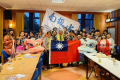 (中央社訊息)荷蘭瓦芬市(Warffum)第58屆「OpRoakeldais國際民俗藝術節」6月26日熱鬧展開，我國南投縣營北國中舞龍隊首度受邀及擔綱開幕秀，以雙龍戲珠、俏皮醉獅及壓軸之「夜光龍」等精采演出讓在場千名荷蘭民眾掌聲不斷，直呼「超讚!」(hee ...(略)