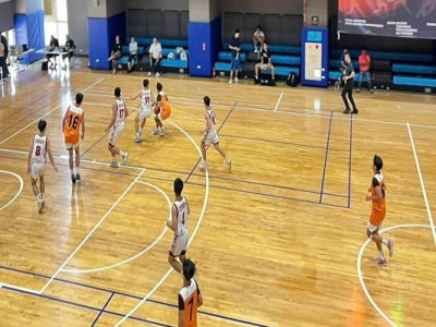 (台灣新聞雲/陳子榮報導)2025國境之北、新南向國際體育競技邀請賽昨(23)日於馬祖高中體育館盛大開幕,此次賽事相當不容易,校長謝崇耀與同仁多方奔波促成,在經費不足下,仍努力爭取機會,東引環保科技有限公司董事長林龍佐在得知問題後,立即宣布全額贊助,促成今 ...(略)