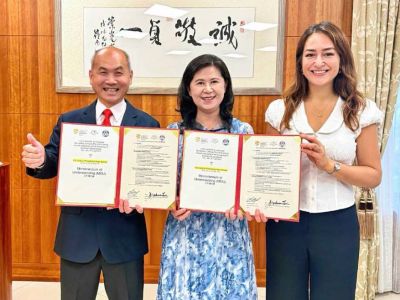 為推動國際教育合作與學生多元升學機會,新北市崇光中學近日正式與澳洲南昆士蘭大學UIL簽署合作備忘錄(MOU),攜手拓展國際教育合作(左起:南昆士蘭大學UIL在台代表許世章、崇光中學校長蔡瑩冠、昆士蘭州駐臺代表Juna,Ferrett)。圖/菁華留學教育提供 ...(略)