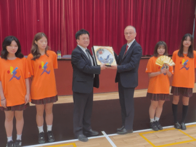 國際教育、文化交流，大和西高校訪光復高中。(圖／簡舒祺攝) (新頭條/簡舒祺報導)新竹市光復高中在10/22迎來日本神奈川縣立大和西高等學校到校交流，歡迎會上，光復高中也安排啦啦隊領銜揭幕，並由班級帶來英文歌唱演出，以青春節奏營造國際交流的氛圍；而大和西高 ...(略)