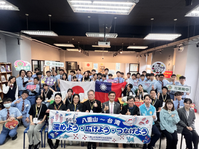 花中與八重山台灣國際交流派遣事業訪台團全員大合照國立花蓮高級中學今日接待八重山台灣國際交流派遣事業訪台團，由八重山地域事務局局長上野哲男以及與那霸亞里沙擔當共同率領，14位師生來自八重山高等學校、八重山商工高等學校與八重山農林高等學校，透過一系列沉浸式課程 ...(略)