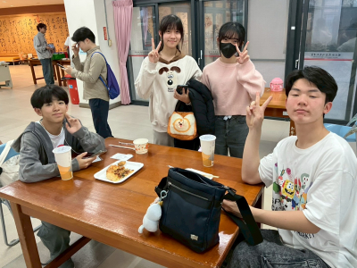 國立新港藝術高中(以下稱新港藝高)已與姊妹校-日本大阪府立寢屋川高校交流互訪已10多年，繼去年(2025年)五月新港藝高師生赴日本大阪府立寢屋川高等學校進行交流並獲得日方熱情接待後，為深化雙方情誼並落實交流互惠精神，2025年底寢屋川高等學校師生回訪台灣進 ...(略)