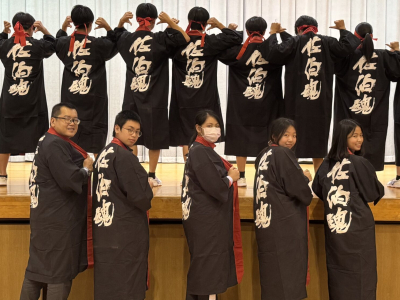 (記者宋吉清/基隆報導)由基隆市信義國中黃明智校長領軍，結合南榮國中、中正國中、成功國中、二信高中及八斗高中等六校共16名師生代表，於11月5日至11月9日前往日本廣島縣廿日市市，展開為期五天的國際教育交流活動。學生們透過課堂體驗、文化互動與城市外交活動， ...(略)