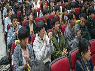 歓迎式に参加した、静岡県立静岡高と山形県立米沢興譲館高の生徒ら＝3日、台北市（共同）（KYODONEWS）(岩手日報/台北共同報導)　山形県立米沢興譲館高（米沢市）と静岡県立静岡高（静岡市）の生徒ら計120人が3日、台湾の高校を訪れた。現地の生徒らと交流し ...(略)