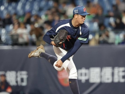台湾の高校野球大会「黒豹旗」優勝校、北部・桃園市立平鎮高校の先発投手、劉任右＝2025年12月27日、中央社記者翁睿坤撮影(フォーカス台湾/謝静雯、田中宏樹報導) 北部・新北市の新荘野球場で行われた台日高校野球国際親善試合が27日、閉幕した。最終試合では台 ...(略)