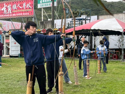 美國姊妹校首次來訪，兩校共學共善(TCnews慈善新聞網/鄭振宇報導) 慈濟大學附屬高級中學國小部於12月21日至27日盛情接待來自美國的姊妹校「核桃慈濟小學」。此次交流由慈濟美國教育基金會杜賓副執行長帶領19位學生及隨行師長、家長蒞校交流，這也是自202 ...(略)