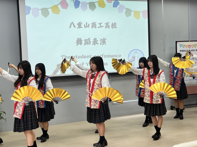 二校師生一起在校門大合照圖書館內一起相見歡大合照(花蓮高中)睽違七年，日本沖繩縣立八重山商工高校師生一行再度踏上花蓮，正式訪問國立花蓮高級中學。兩校自1998年簽署姊妹校合作備忘錄（MOU）迄今，攜手走過逾四分之一世紀，情誼深厚，此次來訪更讓兩校師生倍感溫 ...(略)