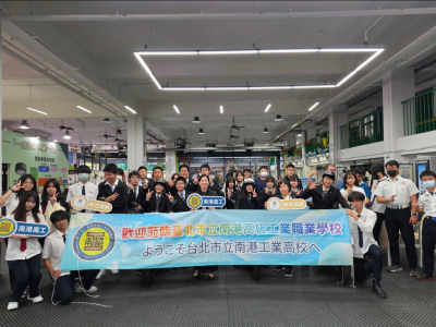 （圖／台北市府教育局）(台灣好新聞/地方中心台北報導) 為深化國際教育交流、拓展學生全球視野，台北市立南港高工日前熱情接待來自日本的大阪府立枚方高等學校，共計335位師生蒞校參訪交流，透過多元體驗課程與互動學習，展現技職教育接軌國際的豐碩成果。活動以溫馨隆 ...(略)