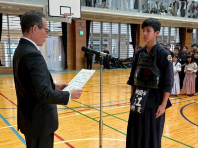 結合劍道競賽、琉球文化與生活實踐，呈現國際教育的深度、溫度與同行價值(PeoPo公民新聞) 桃園市立經國國民中學於115年3月7日至3月11日辦理「經國學・取經路——沖繩國際教育交流計畫」，由領隊干宗平老師與課程執行林怡均老師帶隊，率領學生赴日本沖繩參與劍 ...(略)