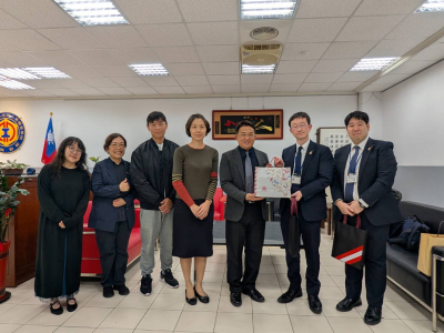 (臺北市政府教育局報導)  臺北市立大安高工協助日本青森縣和臺北市學校教育交流推動，安排青森縣教育廳學校教育課竹谷大介指導主事、大居高廣指導主事前往臺北市政府教育局拜訪、臺北市立士林高商、臺北市立大理高中、臺北市立永春高中、臺北市立松山工農、臺北市立大安高 ...(略)