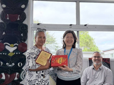 走出台灣看見世界！新竹市三民國中今年首發國際教育前進紐西蘭，29名學生體驗毛利文化，更與當地學生一起學習及實作。（圖由學校提供）(自由時報/洪美秀報導) 讓台灣的學生看見世界！新竹市三民國中今年首發國際教育交流課程前進紐西蘭的RosehillCollege ...(略)