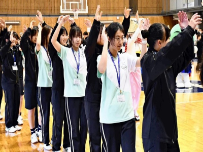 (読売新聞オンライン)台湾の新竹市立成徳高級中学の生徒らが２０日、姉妹校の徳島県立鳴門渦潮高校（鳴門市大津町）を訪れ、同高の生徒らと阿波おどりなどを通じて交流を深めた。両校は２０１４年、文化やスポーツ交流を目的に姉妹校提携を結んで以来、互いに訪問し合うなど ...(略)