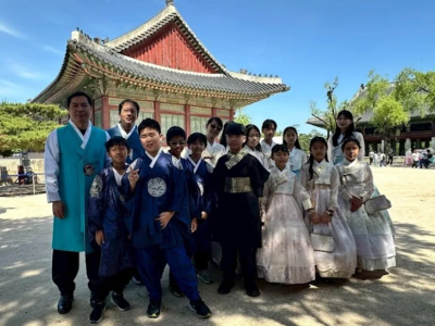 興隆國小學生參訪韓國姊妹校延世小學，入班體驗美術課程(興隆國小提供)興隆國小與延世小學學生建立情誼(興隆國小提供)興隆國小學生在景福宮體驗穿著韓服(興隆國小提供)興隆國小學生參觀首爾機器人與人工智慧科學館(興隆國小提供)(國立教育廣播電台) 臺北市興隆國小 ...(略)