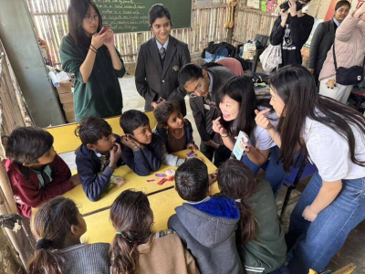 惠文高中學生前進印巴難民營服務學習。（圖：惠文高中提供）台中市立惠文高中國際教育課程有新體驗，帶學生赴印度與新德里地區當地蒙特阿布公立學校，一起前往印巴難民營進行的國際志工服務，當地生活環境欠佳，讓參與學生直呼難以想像，強調，此行看見「未曾明瞭、發現過的世 ...(略)