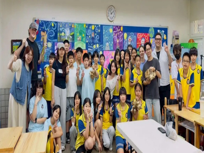 來自世界各個國家的台大國際生，於日前正式「走出螢幕」前往公埔國小。圖：教育局提供(桃園電子報/陳儒賢報導)桃園市蘆竹區公埔國小在國際教育舞台上展現無比的熱情與創意，學校於114下學期深耕為期15周的ICL國際學伴計畫。透過計畫讓孩子們在每週三早自修的黃金3 ...(略)