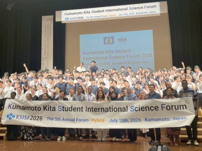 高雄市立林園高中學生暑期代表台灣登上日本「熊本國際科學論壇（KSISF2026）」舞台，與美國、新加坡及日本青年學子，以全英文分享研究成果、自信迎戰國際學者提問，展現高雄推動雙語教育與探究學習的成果。(很角色時報/李麗華)高雄市立林園高中學生暑期代表台灣登 ...(略)