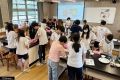 國際教育南洋風之越南五感體驗活動中武講師教導學生製作最道地越南食品。(南投高商提供)【記者蔡榮宗/投縣報導】南投高商辦理國際教育系列活動，續邀請大學國際交換學生體驗古蹟之美後，本週辦理兩場跨領域國際活動，第一場是應用英語科辦理以學生為主的越南五感體驗活動， ...(略)