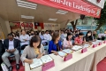 (經濟日報/張瑞文報導) 因應全球化來臨，臺北市私立立人國際中學(LJIS)首創全台最低年級，國中畢業即可獲得美國、加拿大、台灣三地雙文憑學制，學校間除了固定寒暑假遊學之外，學期中更可提出跨校選課申請，學習不受時空限制，更具彈性也更多元。立人國際雙語學校強 ...(略)