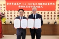 (中華日報/王誌成報導) 台北市育達高中與ICIF義大利國際廚藝學院，正式展開國際教育策略聯盟合作，成為全台唯一與ICIF正式合作的高中，期望培育更多台灣TOPCHEF!台北育達高中校長劉育仨(左)與ICIF校長Mr.PieroSassone簽立合作備忘錄 ...(略)