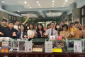 大合照(國立教育廣播電台)提升臺中市中學生第二外語教學水平及國際交流能力，臺中市政府教育局於惠文高中成立臺中市第二外語中心，並且舉行「2023年臺中市國際教育暨第二外語中心課程推動成果研討會」，展示第二外語中心推動第二外語教育的成果，吸引大批公私立高中職和 ...(略)