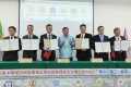 嘉義市政府教育處長林立生見證5所高中職與美國箴言高中簽署簽署MOU。（廖素慧攝）  嘉義市5所高中職與美國箴言高中簽署簽署MOU，多位國中校長、家長會長樂觀其成。（廖素慧攝）( 中時新聞網/廖素慧報導)嘉義市5所國立高中職學校嘉中、嘉工、嘉商、華商與嘉家， ...(略)