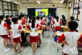 日新國小學子與講師一同進行交流。(照片/日新國小提供)(中時新聞網/王雅芬報導) 日新國小推行文化交流，讓學生更了解貝里斯!位在中美洲的我國邦交國貝里斯(Belize)，擁有美麗的生態環境、豐富多元的文化，貝里斯的傳統音樂與舞蹈，與我們的原住民文化也有相似 ...(略)