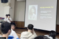 (台灣新生報/何弘斌報導)二二八前夕，雄中的丹麥姊妹校格雷沃(GreveGymnasium)高中和日本姊妹校宮崎大宮高校相繼來訪，宮崎大宮高校甚至也帶來縣內其他高中的同學一起到雄中訪問；雄中的國際交流活動大多是由雄中的學生大使團安排設計，老師主要退居幕後， ...(略)