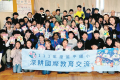 臺北市延平國小學生前往日本東京日野第八小學進行文化交流，小朋友向日本學生示範皮影偶戲表演。(國語日報/高修民報導) 語言是開啟國際視野的關鍵。臺北市延平國小自一○九學年度起發展雙語教育課程，就是為了培養學生突破語言限制，跟全世界做朋友。今年三月首度帶領十八 ...(略)
