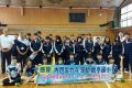 觀亭國小與三船中學校合影。(記者翻攝)很角色時報/李麗華報導) 內門區觀亭國小、茄萣區興達國小與美濃區廣興國小赴日本三重市進行五天臺日國際教育交流，三校師生並一起穿著客家藍染服飾，與三重縣三船中學校、輪內中學校與赤羽中學締結姊妹校；特別的是也讓臺日學生參與 ...(略)