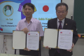 ▲南投巿康壽國小與日本鹿兒島上川英語學院，由雙方校長簽訂為姐妹校/記者熊欣儀攝(台灣生活新聞/熊欣儀報導)南投巿康壽國小與日本鹿兒島上川英語學院，簽訂為姐妹校，雙方校長都表示，希望藉由交流，讓台日兩地學生，能了解當地文化，並增進外語學習。日本上川英語學院的 ...(略)