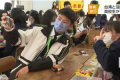 (群馬NEWSWEB)訪問先の文化などを学ぶ「教育旅行」で群馬県を訪れている台湾の高校生たちが、沼田市の高校で生徒らと交流を深めました。１７日、沼田市の沼田女子高校を訪れたのは、台湾中部の都市にある高校の１年生から３年生合わせて３０人余りです。「教育旅行」 ...(略)