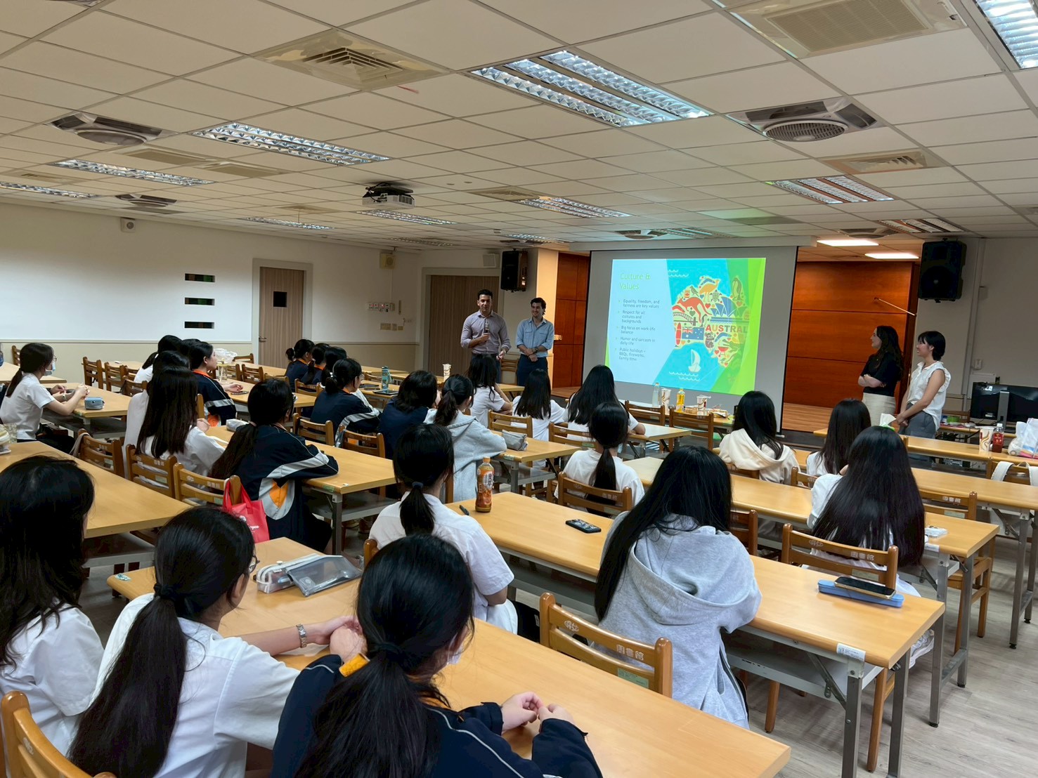 114年11月13日, 澳洲邦德大學圖片