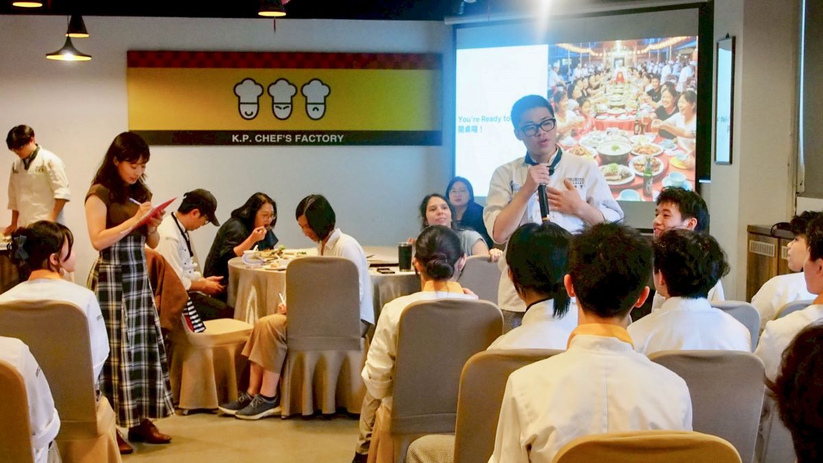 開平餐飲國際部「AE情境英語教學（A圖片