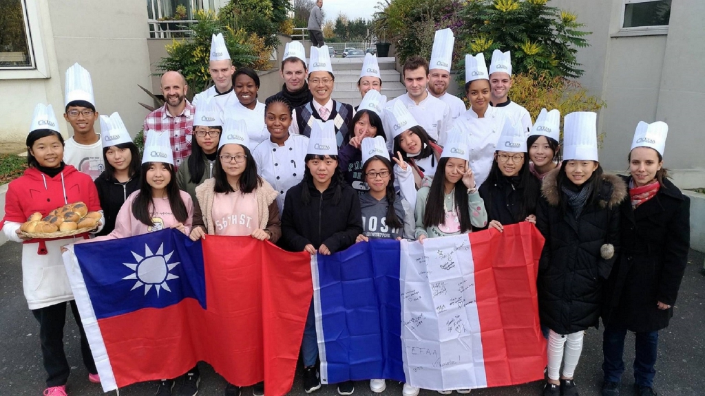金門縣金湖國中師生曾參訪法國餐飲學校。（教育部提供）