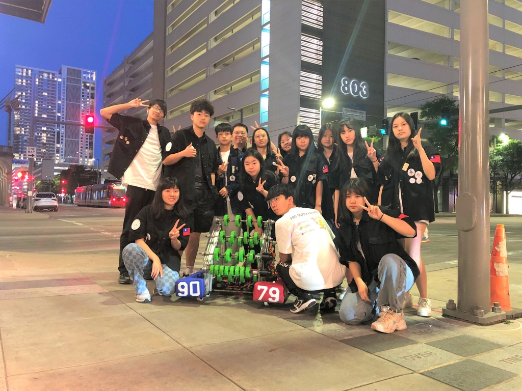 石碇高中日前首次參與FRC加拿大區賽,於36隊中獲「全明星新秀獎」。