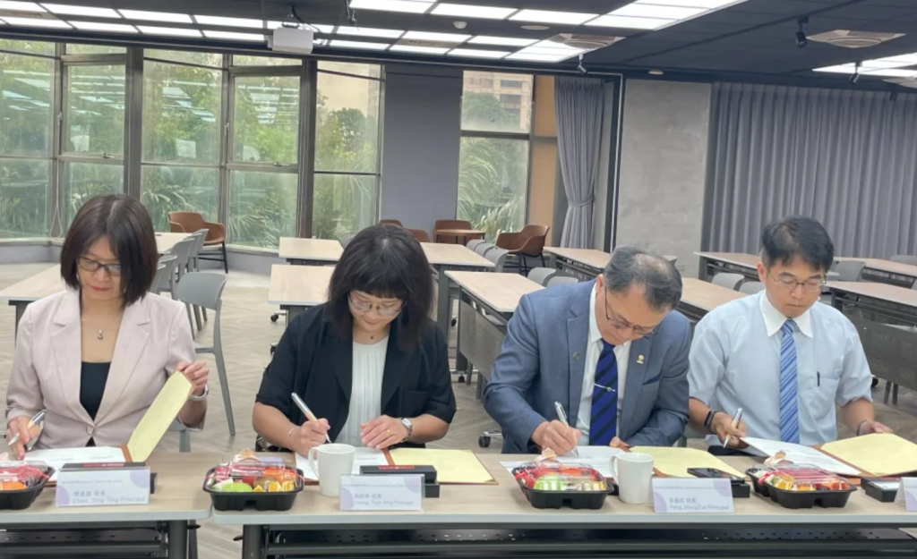 新北市13所高中與美國箴言高中簽署雙聯學制