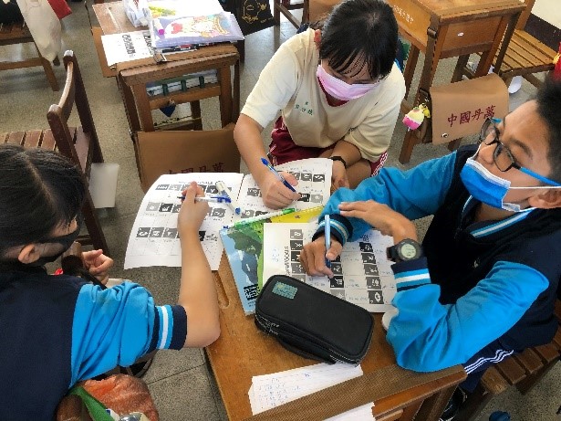 與日本學校學生討論災害來襲時的防護措圖片